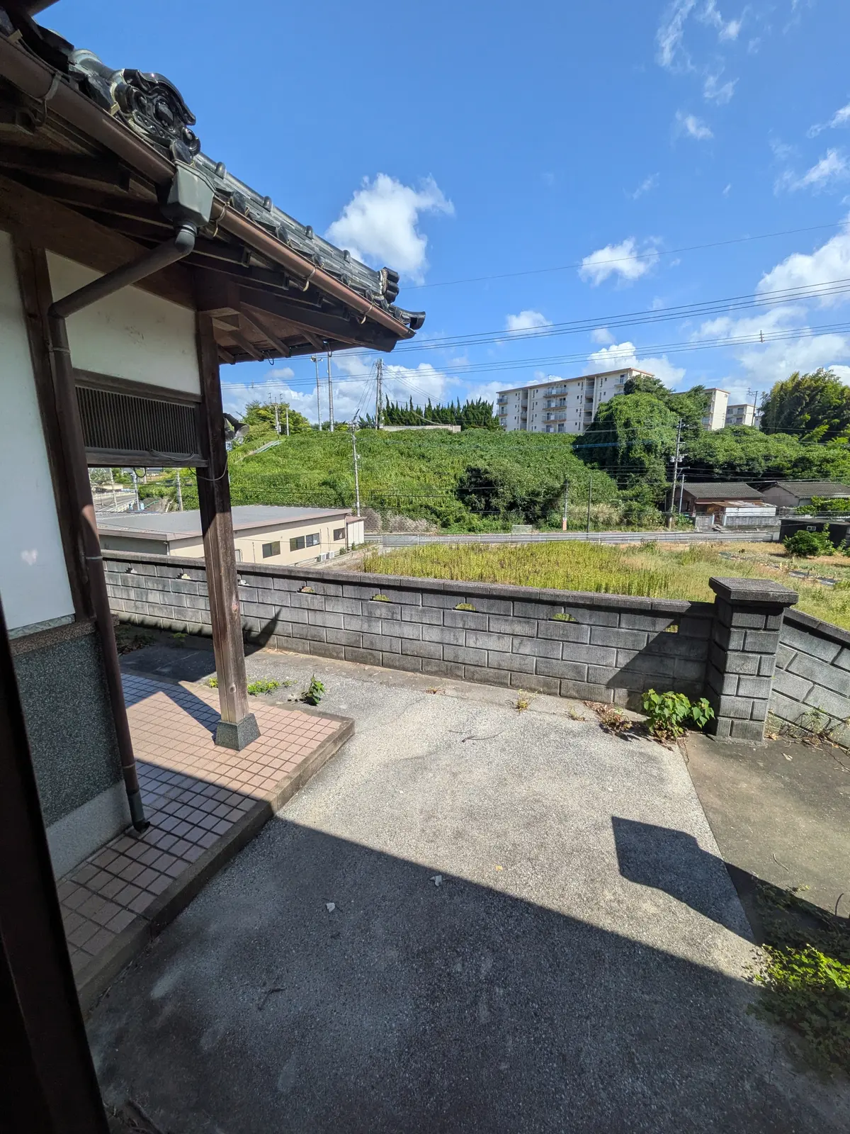 田川市糒の平屋外観（軒先から前面）